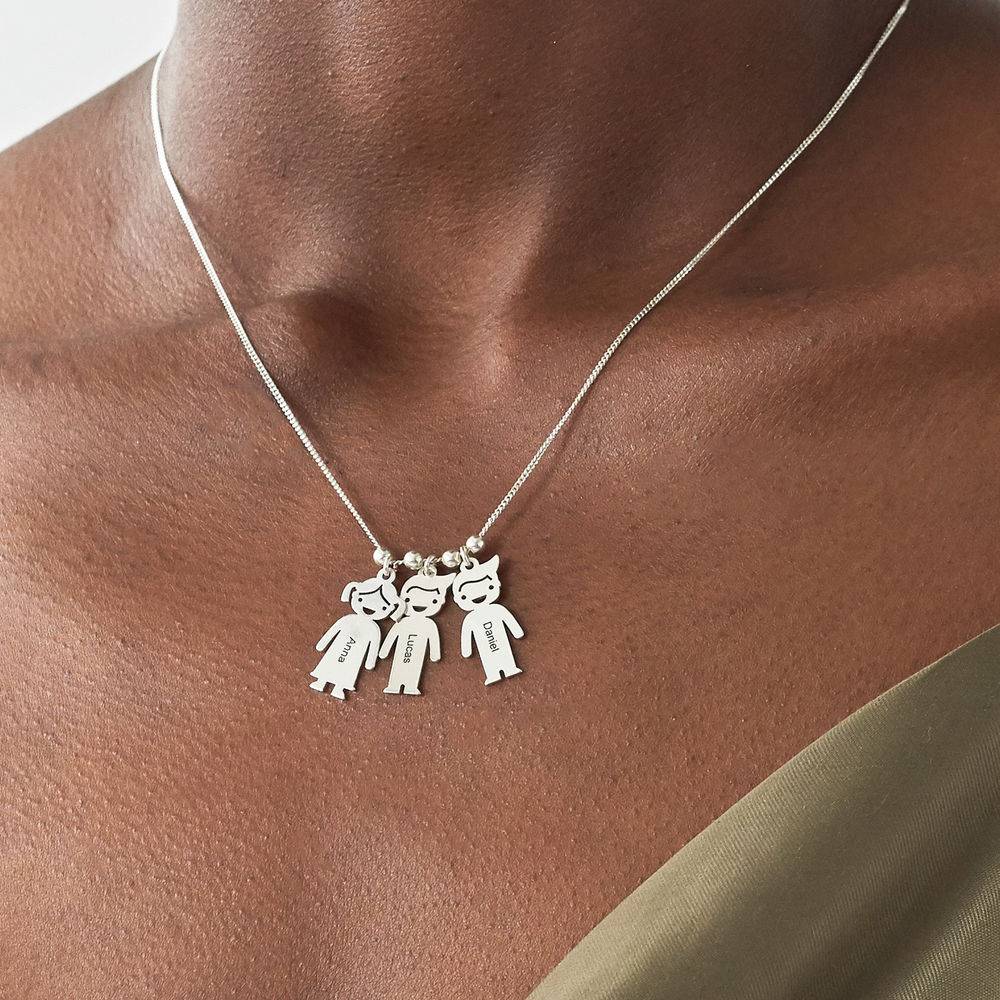 Léa Family Name Necklace